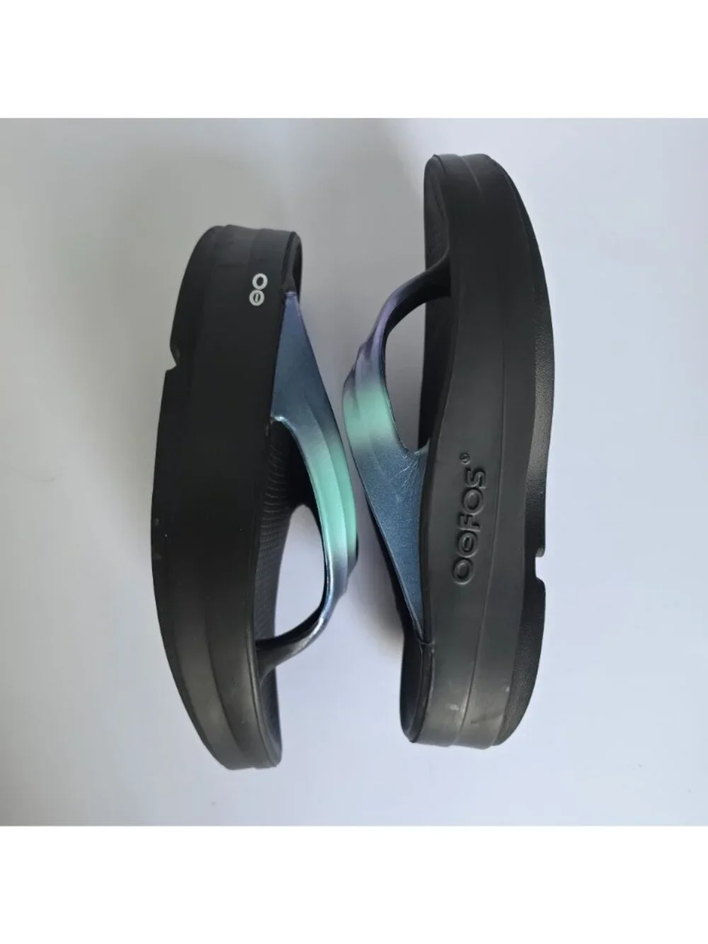OOFOS OOlala Luxe Iridescent Blue Black Recovery Flip Flops Comfort Slides. Sz 9